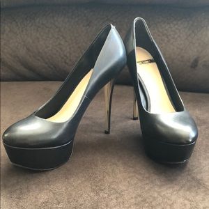 MARCIANO Classic Black Platform Pumps